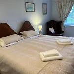 Lucy Cross Guest House *