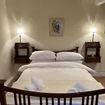 بيت ضيافة Lucy Cross Guest House Lucy Cross