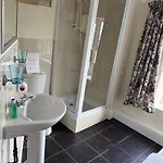 Lucy Cross Guest House بيت ضيافة *