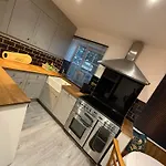 Lucy Cross Guest House بيت ضيافة *