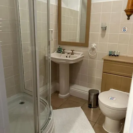 בית הארחה Lucy Cross Guest House