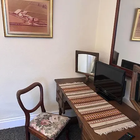 Πανσιόν Lucy Cross Guest House Lucy Cross