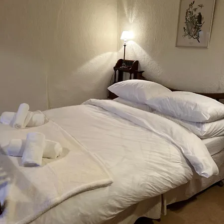 Lucy Cross Guest House * Lucy Cross