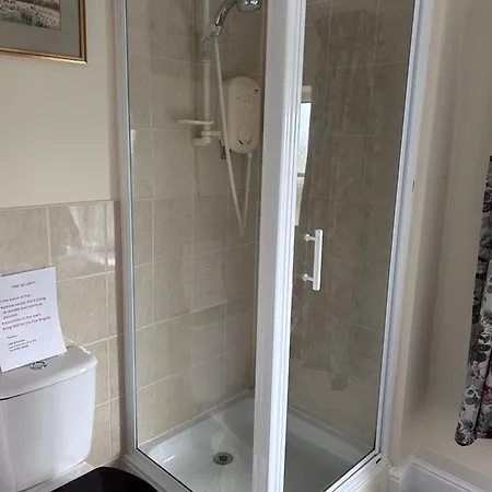 Lucy Cross Guest House 게스트하우스 *