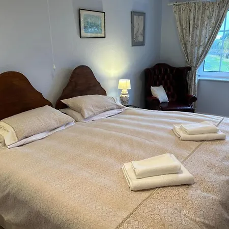 Lucy Cross Guest House *