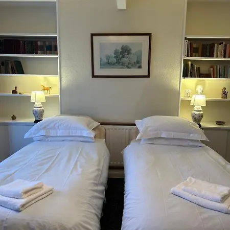 Lucy Cross Guest House Lucy Cross