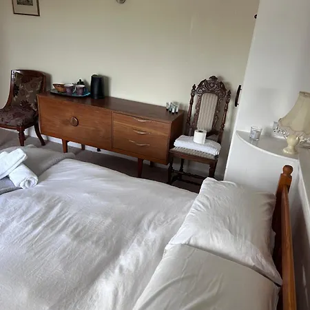 Lucy Cross Guest House ゲストハウス