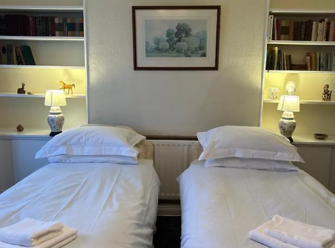 Lucy Cross Guest House Lucy Cross